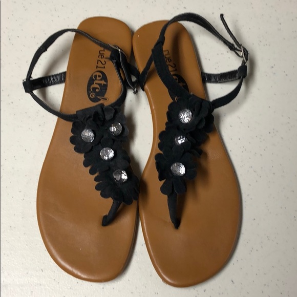 Rue21 Shoes - Size 7/8 Rue21 black sandals